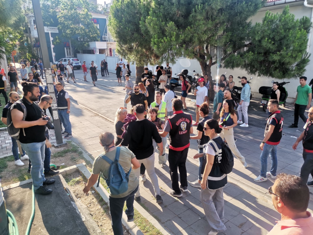 İzmir'de LGBT yürüyüşüne polis müdahalesi: 50'nin üzerinde gözaltı