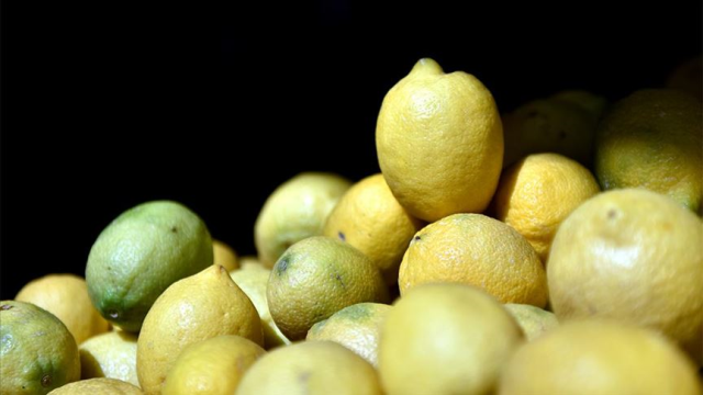 Limonlu su zayıflatır mı? Limonlu su faydaları! Limonlu su tansiyonu düşürür mü? Limonlu su kilo verdirir mi? Limonlu su zayıflamaya yardımcı olur mu?