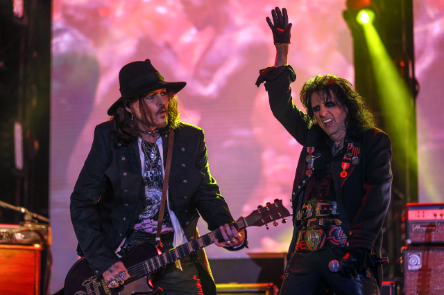 Johnny Depp, Hollywood Vampires ile Türkiye'de konser verdi