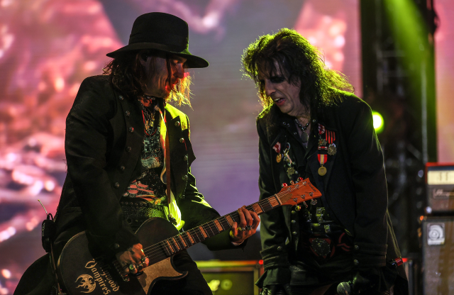 Johnny Depp, Hollywood Vampires ile Türkiye'de konser verdi