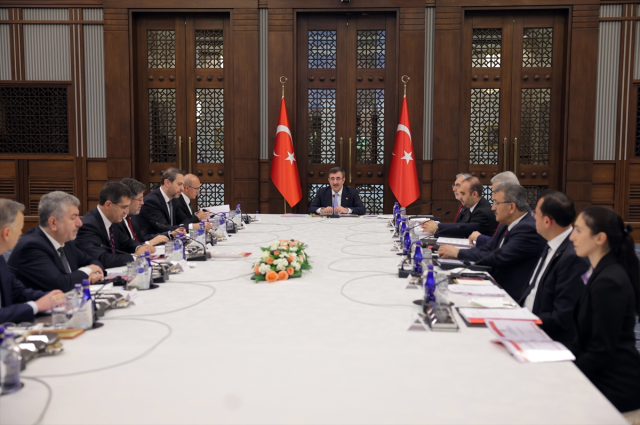 Ekonomi artık onlara emanet! Mehmet Şimşek ve Hafize Gaye Erkan ilk toplantıda kameralara böyle yansıdı