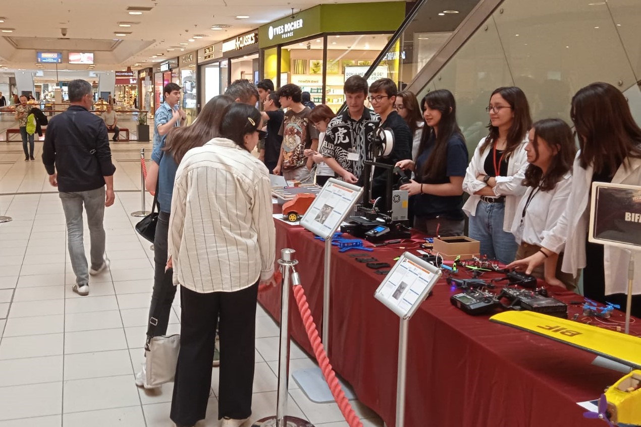 Liseli öğrencilerin Robotik ve Kodlama Sergisi