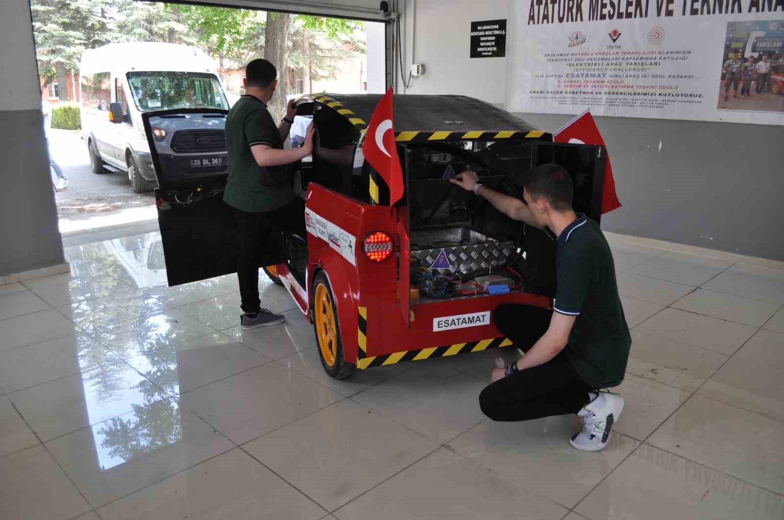 (ÖZEL) Geliştirdikleri elektrikli otomobil ile TEKNOFEST’te birincilik hedefliyorlar