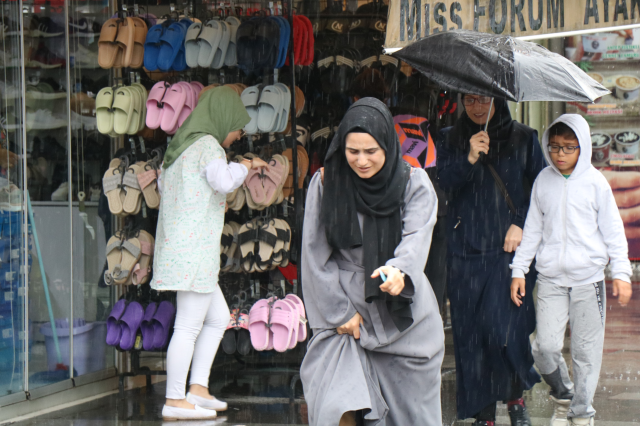 Kırşehir'de şiddetli yağış! 10 dakikada caddeler göle döndü