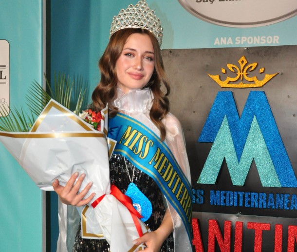 22. Miss Mediterranean Güzellik Yarışması'nda kraliçe seçilen İlsu Demirci, gözyaşlarına boğuldu