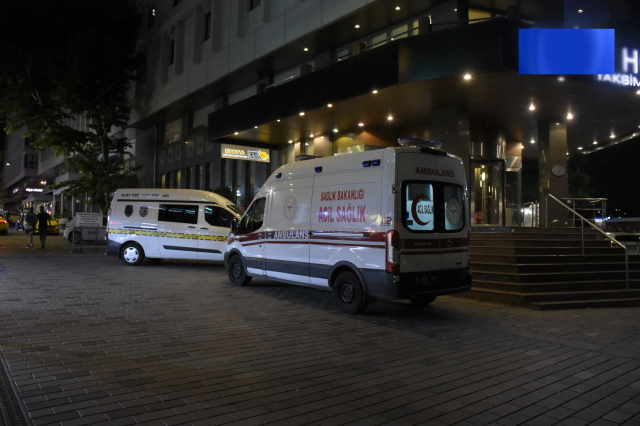 ABD vatandaşı Taksim'de kendini astı, vatandaşlar olan biteni film izler gibi izledi