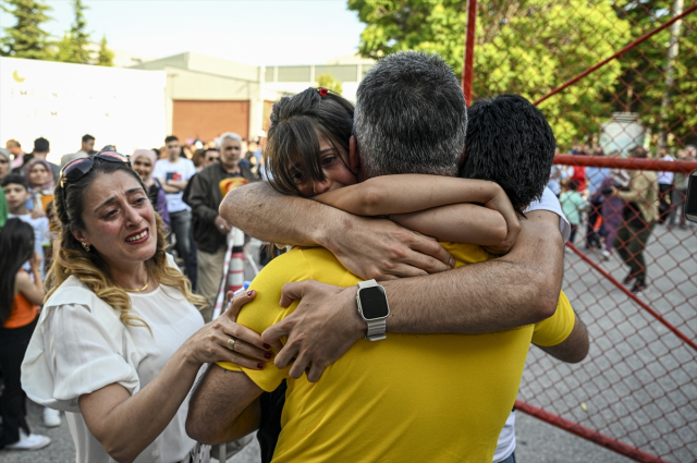 45 gün dış dünyayla bağlantısını kesen ÖSYM personeli, sınavın sona erdiği an aileleriyle buluştu