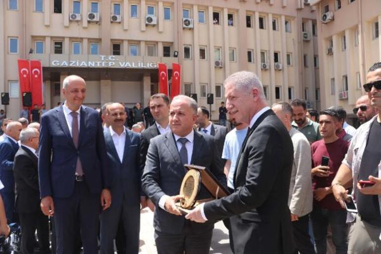 İstanbul Valiliği'ne atanan Davut Gül, Gaziantep'ten ayrıldı