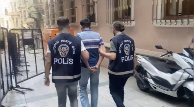 İstanbul'un göbeğinde işletmeci dehşeti! Kadın müşterilerini silahla kovalayıp ateş açtılar