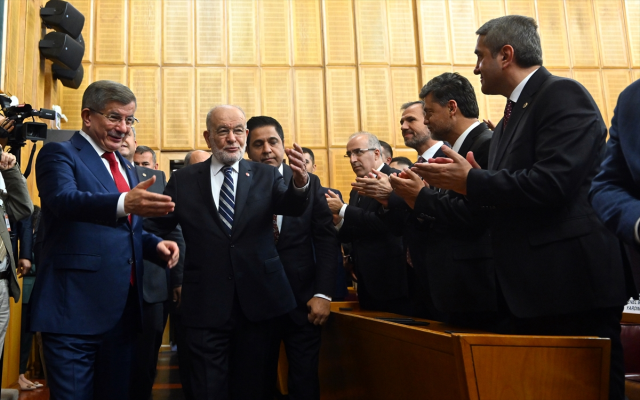 Saadet ve Gelecek Partisi'nden ilk grup toplantısı: Millet 'Önümüze güçlü bir alternatif koyamadınız' dedi