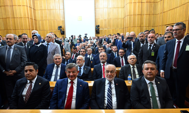 Saadet ve Gelecek Partisi'nden ilk grup toplantısı: Millet 'Önümüze güçlü bir alternatif koyamadınız' dedi