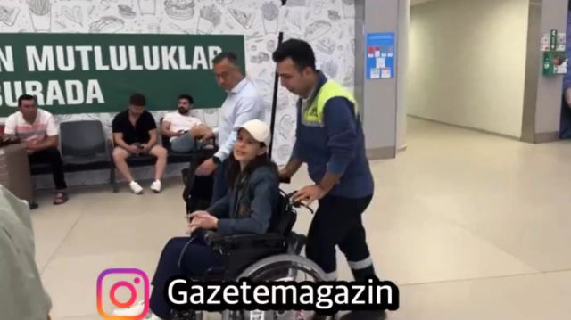 Talihsiz kaza! Ayak bileğini burkan Beren Saat tekerlekli sandalyede görüntülendi