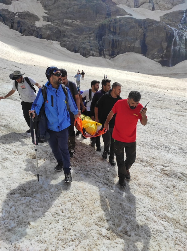 Cilo Dağı'nda korkunç olay! Buzulların arasına düşen 2 kişi kurtarıldı, 2 kişi halen aranıyor