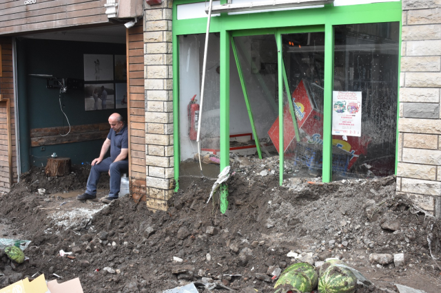 Sel ve heyelan Karadeniz'i esir aldı! Bakan Yerlikaya ve Tunç felaketi yaşayan Bartın'a doğru yola çıktı