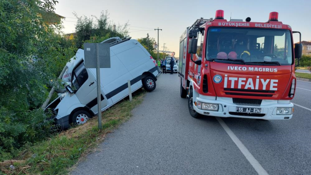 Canlı yayın aracı beton elektrik direğine çarptı! 2 kişi öldü, 1 kişi yaralandı