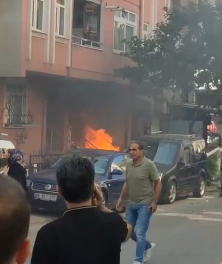 Çekmeköy'de doğal gaz patlaması güvenlik kamerasına yansıdı! Panikle kaçıştılar