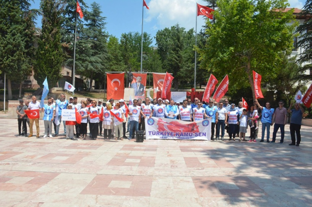 Maaş artışından tatmin olmayan memurlar sokağa indi: Rakamlar yeniden hesaplansın