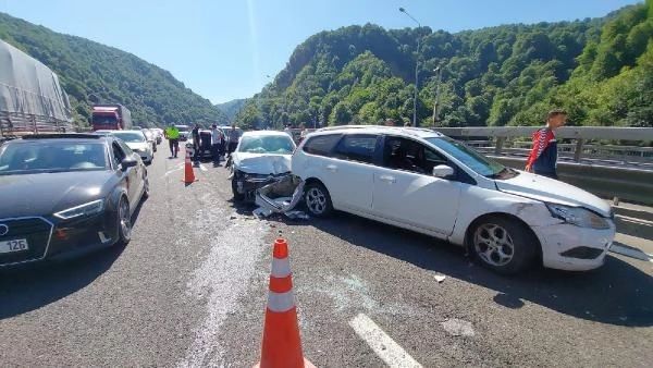 Bolu'da zincirleme kaza! 18 araç birbirine girdi, ortalık savaş alanına döndü