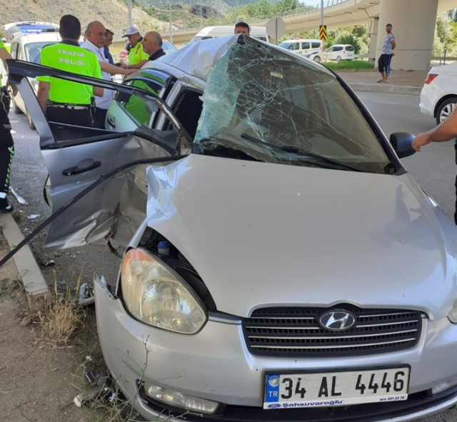 Amasya'da minibüs ve otomobil çarpıştı: 1'i bebek, 2'si çocuk 21 yaralı