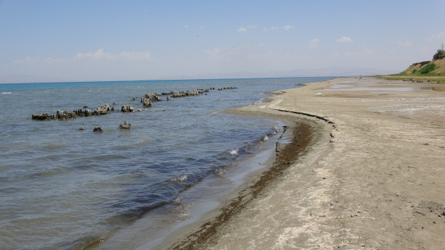 Van Gölü'ndeki iyileşme kısa sürdü! Su tekrar çekilmeye başladı, yaz sonunda durum epey sıkıntılı olabilir