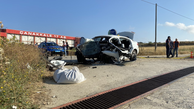 Motoru yola fırlayan otomobil sürücüsüne mezar oldu! Hurdaya dönen aracın içinden uyuşturucu çıktı