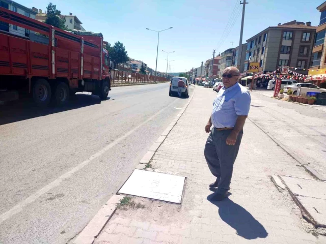 Orhangazi Mahallesi sakinleri ölüm saçan yol için üst veya alt geçit istiyor