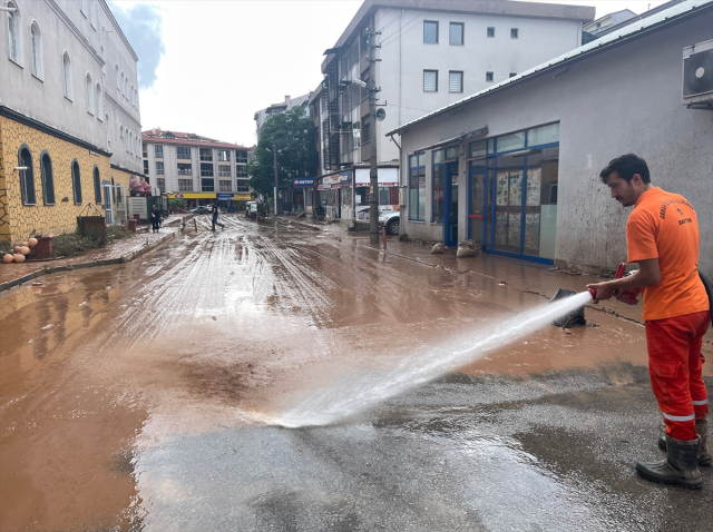 Karadeniz'de sel felaketinden etkilenen işverenler ve sigortalılar için prim ödemeleri ertelendi