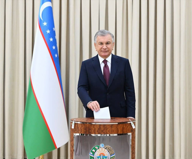 Özbekistan'da Şevket Mirziyoyev 3. kez cumhurbaşkanı seçildi