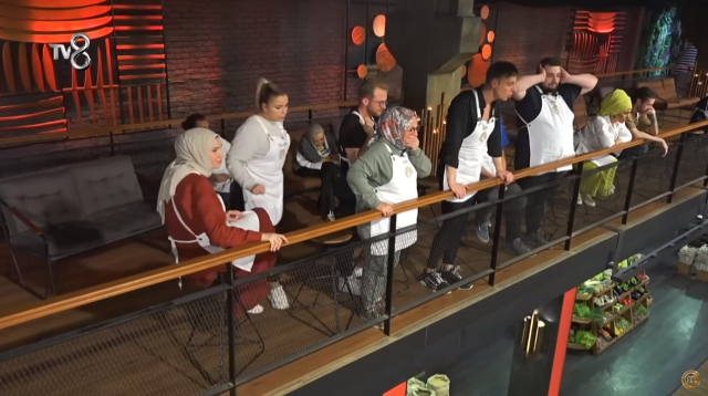 MasterChef All Star'da korkutan kaza! Parmağını kesen Fatma Nur, gözyaşlarına boğuldu