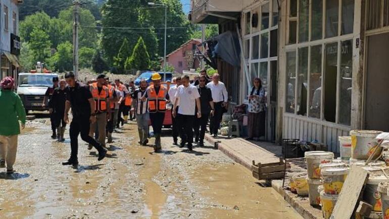 Bakan Yerlikaya'dan Zonguldak'ta selin vurduğu bölgelerde inceleme