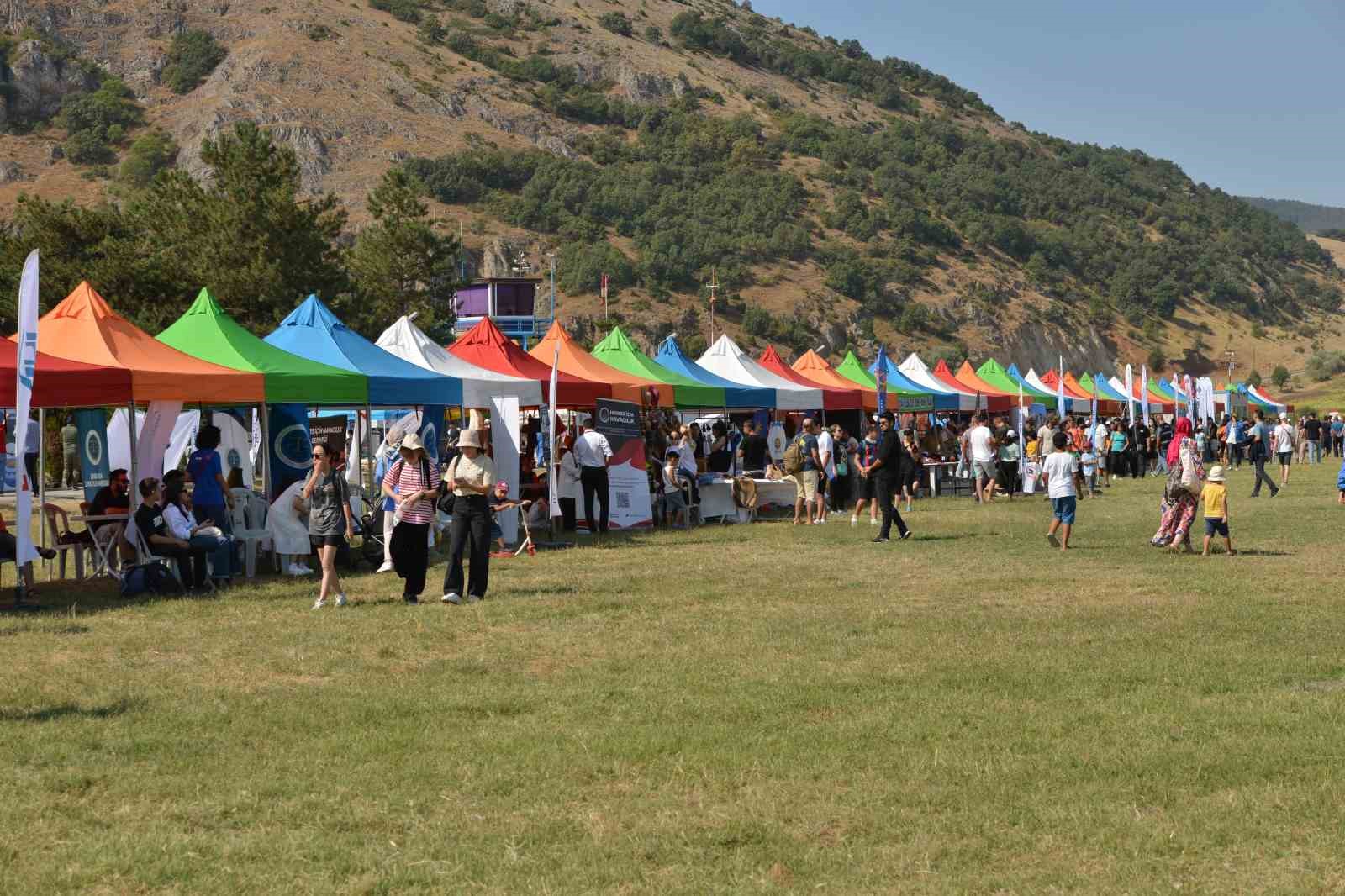 2. THK Havacılık Festivali yamaç paraşütü gösterisi ile başladı