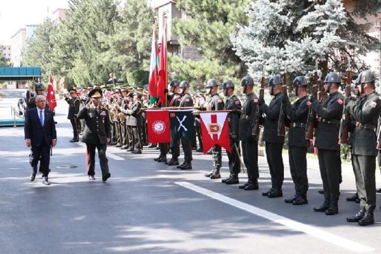 Bakan Güler, Azerbaycanlı mevkidaşı Hasanov ile görüştü