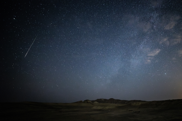 Her şey perseid meteor yağmurunu izleyebilmek için! Türkiye'nin dört bir yanında vatandaşlar geceyi karanlık tepelerde geçirdi