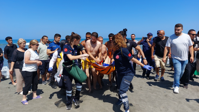 Samsun'da denize giren 3 çocuktan 1'i boğularak hayatını kaybetti