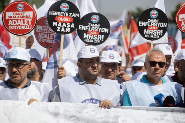 Hükümetin zam teklifini yetersiz bulan Memur-Sen'den 81 ilde protesto: Cumhurbaşkanımızın 'refah payı' vaadi hayata geçirilsin