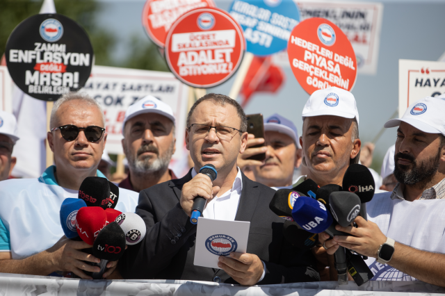 Hükümetin zam teklifini yetersiz bulan Memur-Sen'den 81 ilde protesto: Cumhurbaşkanımızın 'refah payı' vaadi hayata geçirilsin