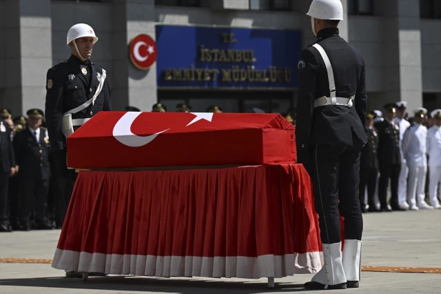 Kağıthane'de uyuşturucu operasyonunda şehit olan polis memuru son yolculuğuna uğurlandı