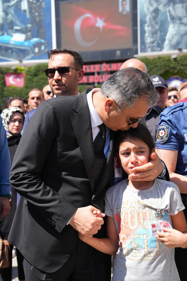 Kağıthane'de uyuşturucu operasyonunda şehit olan polis memuru son yolculuğuna uğurlandı