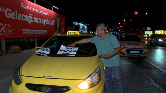 İstanbul'da taksimetre ücretine yüzde 100 zam isteyen taksiciler eylem yaptı