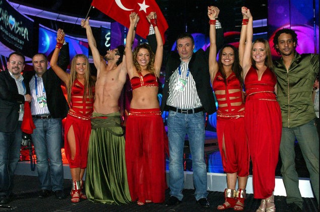 Çukur dizisinin 'Kemal'i Uğur Yıldıran'ın asıl mesleği dansçılık çıktı! Hadise ile Eurovision'da dans etmiş