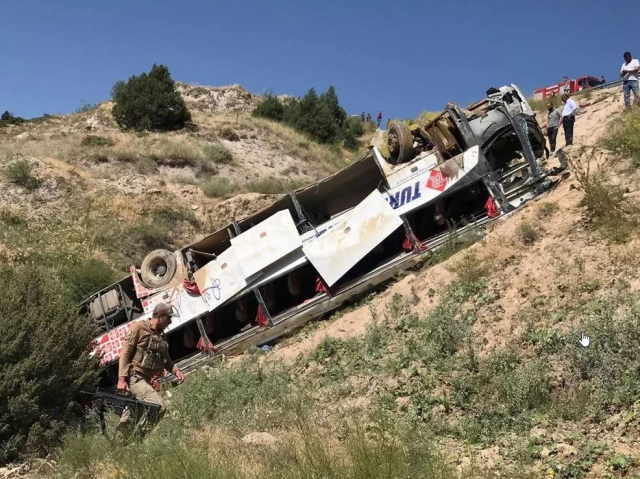 8 kişinin hayatını kaybettiği otobüs kazasından yaralı kurtulan vatandaş: Şoför uyuyordu