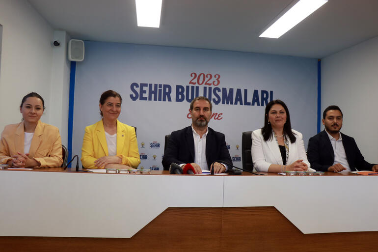 AK Parti'li Şen: İstanbul'da açılışını yaptığımız projeleri yeniden açtılar