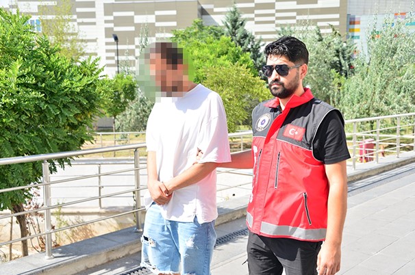 Kocatepe Camisi'ndeki çekimle ilgili yönetmen ve modelin ifadesi ortaya çıktı: Amacım kişilerin camide huzur bulabileceğini ifade etmekti