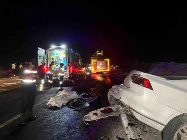 Nevşehir'de otomobil ve cip kafa kafaya çarpıştı: Ölü ve yaralılar var