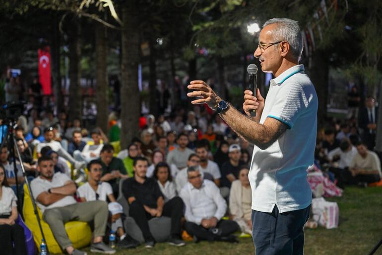 Bakan Uraloğlu, stajyer öğrencilerle buluştu