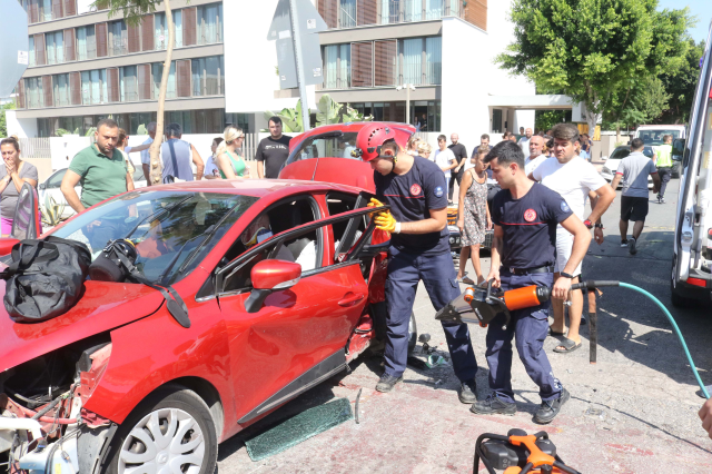 Antalyasporlu futbolcu Naldo'nun ailesi trafik kazası geçirdi! Arabadan fırlayan oğlunun durumu kritik