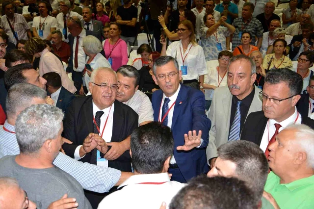 CHP'nin Manisa İl Kongresi'nde arbede çıktı