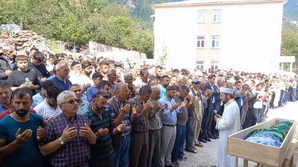 İki kuzeninin ölümlü kavgası sonrası intihar eden genç kız toprağa verildi