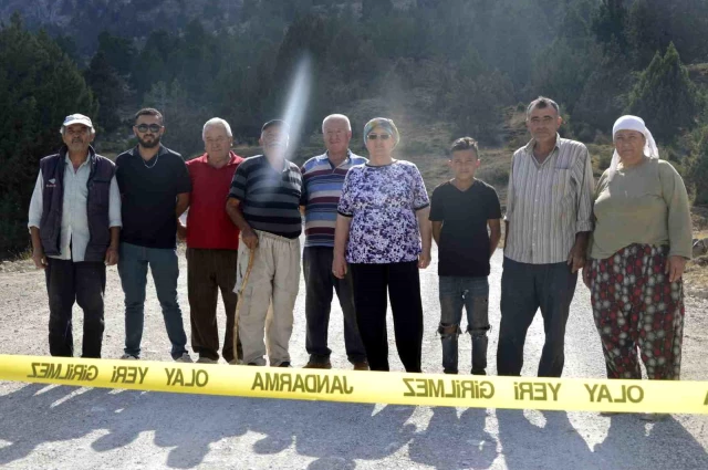 Burdurlu vatandaş, her gün yüzlerce aracın kullandığı yolu tapulu arazisinden geçtiği için trafiğe kapattı