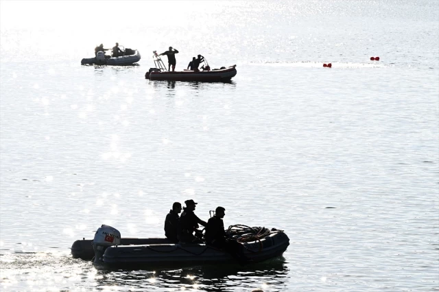 İzmir Menderes'teki helikopter kazasında arama-kurtarma çalışmalarına ara verildi